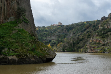 Río Duero a su paso por Miranda do Douro, Portugal. Arribes del duero