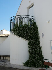 escalier balcon fleuri