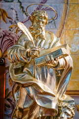 Fototapeta premium small golden statue representing saint Mark present in the church of santo antonio in lisbon.