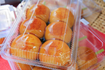 【食べ物】大きなみたらし団子　パック詰め