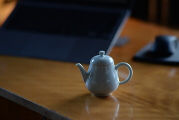 A celadon tea utensils made in Jingdezhen.