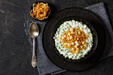 creamed peas with french fried onions, croutons