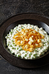 creamed peas with french fried onions, croutons