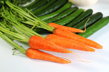 にんじんの収穫　畑で掘り出した新鮮人参