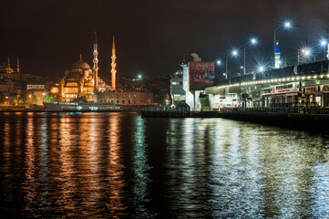Fototapeta na wymiar Yeni Cami or the New Mosque and Galata Bridge at sunrise, Istanbul Old city, Turkey