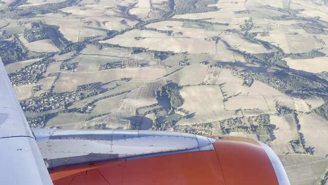 avion de ligne vue hublot avant atterrissage