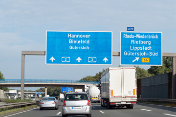 Hinweistafel auf Autobahn 2, Rheda-Wiedenbrück, Gütersloh in Richtung Hannover