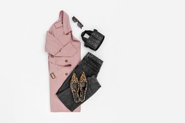 Classic pale pink trench coat with jeans and leopard print shoes. Fashion spring or autumn outfit....