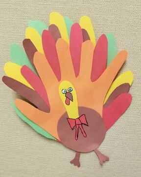 Simple classic construction paper Thanksgiving turkey craft for holiday fun & decoration.