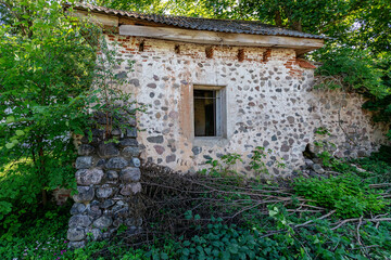 Fototapeta na wymiar old stone house