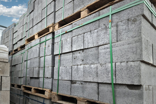 Fototapeta Concrete block on pallets on a construction outdoor store. Big grey bricks.