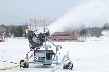Obraz premium Artificial snow.A cannon for making artificial snow.