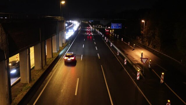 Autobahnzubringer mit Baustelle bei Braunschweig im Dunkeln