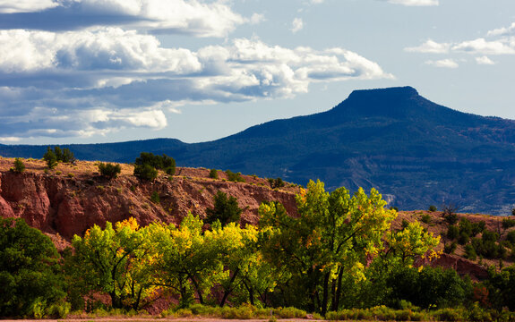 Cerro Pedernal above Ghost Ranch