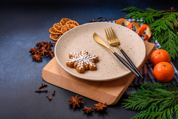 Beautiful festive Christmas composition of an empty plate, tangerine and gingerbreads