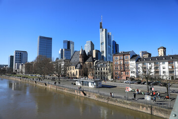 Frankfurt Mainufer mit Skyline