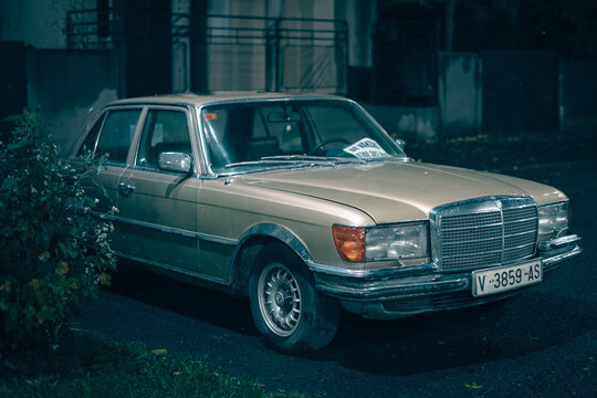 A vintage Mercedes at night in Arad, Romania