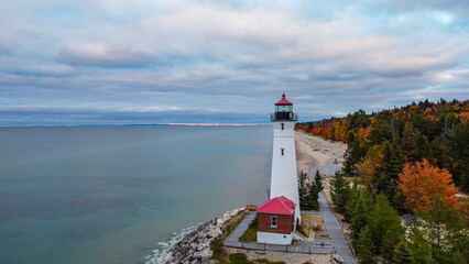 Fototapeta na wymiar lighthouse on the coast in autumn