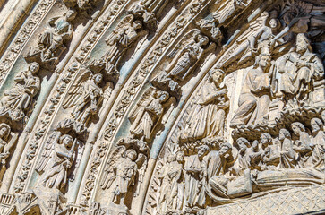 Obraz premium Architecture detail of the main entrance to the cathedral of Leon, Spain