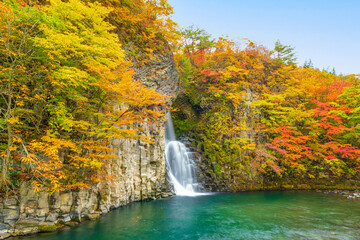 銚子の滝と紅葉