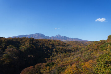 秋の八ヶ岳高原大橋から見た八ヶ岳連峰／日本山梨県北杜市