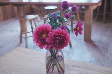 Pink Flowers in Vase - 花瓶のピンクの花 