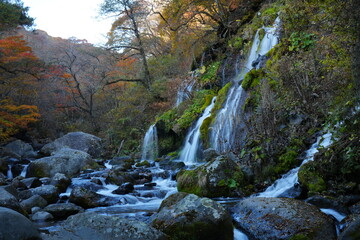 Autumn Landscape and Doryu no Taki Waterfall in Yamanashi, Japan - 日本 山梨県 吐竜の滝