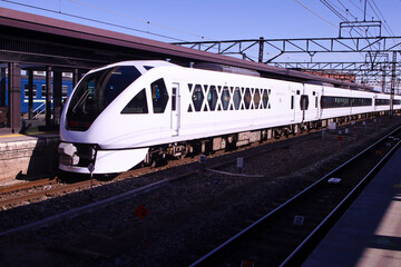 Fototapeta premium 日光市 東武鉄道 下今市駅を出発するスペーシアX