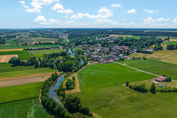 Fototapeta na wymiar Ausblick auf das Dorf Blankenburg bei Nordendorf im Schmuttertal in Schwaben 