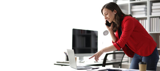 Businesswoman in the office talking to someone on the phone. Woman using smartphone in office. - obrazy, fototapety, plakaty
