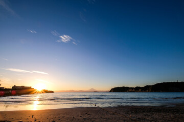 Fototapeta premium 神奈川県逗子市逗子海岸からの夕日