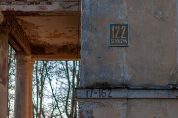 Whispers of Grandeur: Exploring the Abandoned Beauty of Seroczyn Palace – A Cinematic Journey Through Time and Forgotten Splendor