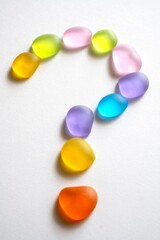 ビーチグラスで作った「クエスチョン」