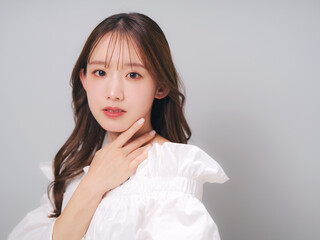 女性の美容イメージ　スキンケア　コスメ　脱毛サロン