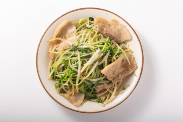豚肉ともやしの豆苗炒め