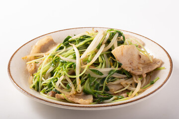 豚肉ともやしの豆苗炒め