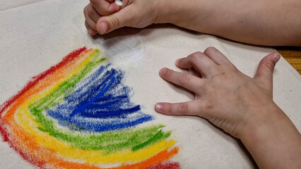 Caucasian kid drawing a rainbow on a reusable material bag - 680558413