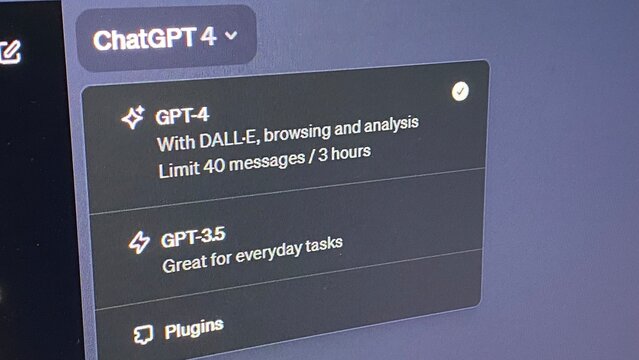 Advanced AI Chatbot Options: GPT-4 and GPT-3.5 Comparison on User Interface Screen