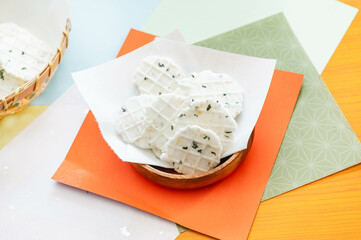 しらすの入った海鮮せんべい