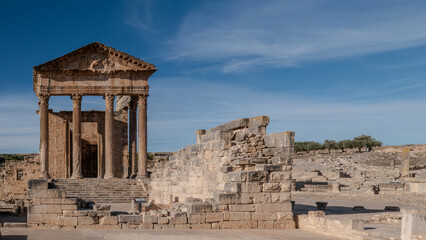 Fototapeta na wymiar ancien temple romain