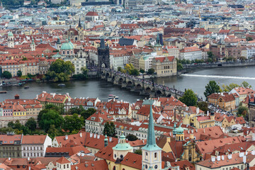 Fototapeta na wymiar Veduta dall'alto di Ponte San Carlo (Praga, Repubblica Ceca)