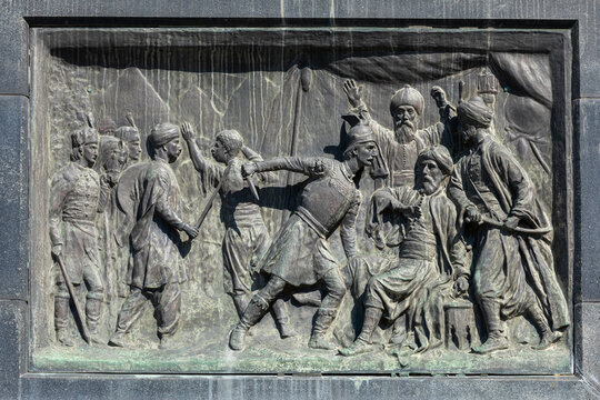 Milo&scaron; Obilić kills the Turkish Sultan Murat I in the battle of Kosovo Polje. Monument to the Heroes of Kosovo in the center of Kru&scaron;evac (Battle of Kosovo 1389). Serbia