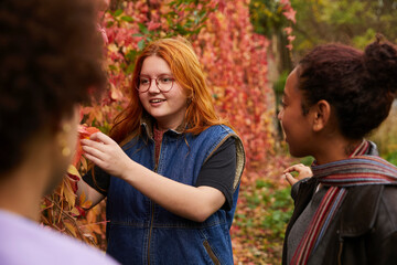 Fototapeta premium Group of friends having conversation in nature. Concept of gender-neutral and sustainable fashion and self expression