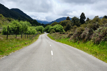 road in the mountains in new zealand