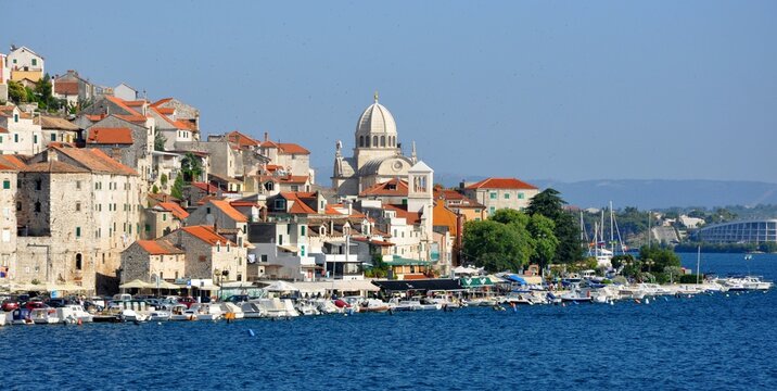Sibenik i widok na katedrę.