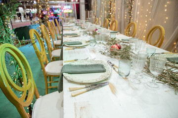 empresario, camisa, chaqueta, gente, moda, indumentaria, hombre, persona, falda, formal, exitos, negro, boda, colores,flores, mesas, vajilla, cuberteria, manteleria, marcasitios, corbata, blazer, zapa