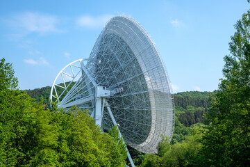 Radio Telescope in the Woods - 680716822