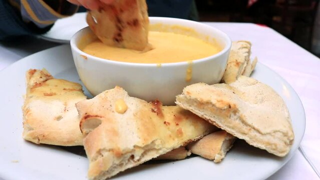 Bread Dipping Cheese Fondue Sauce Bowl Dip Italian Starter Appetizer Garlic