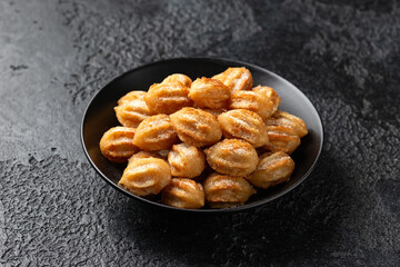 Mini apple pies bites with cinnamon sugar
