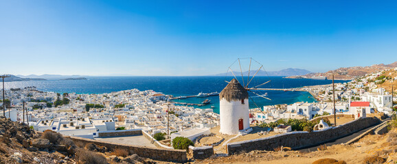 Obraz premium Mykonos cityscape, Cyclades islands in Greece